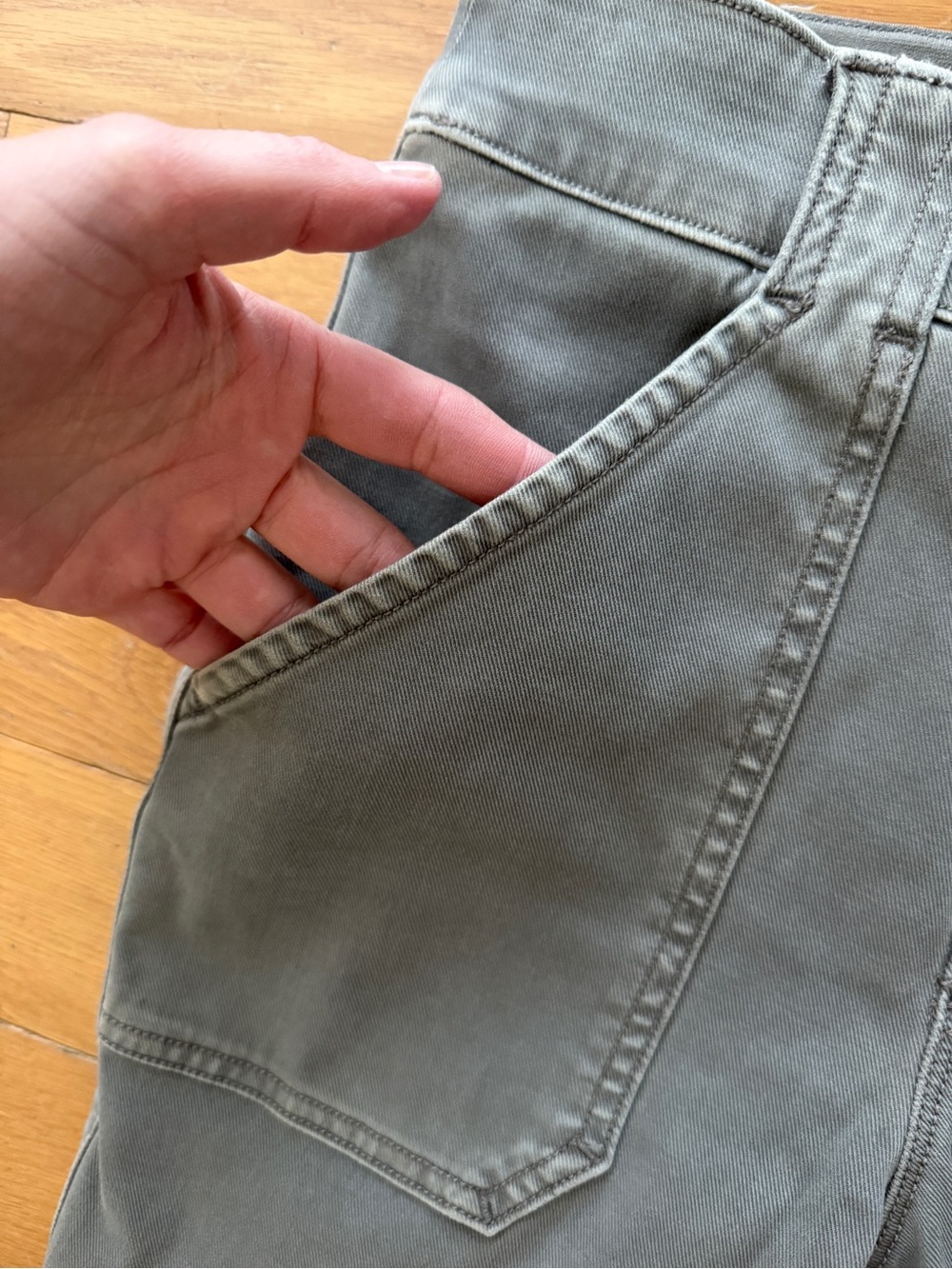 SPANX Stretch Twill Ankle Cargo Pants Size M - Picture 9 of 9